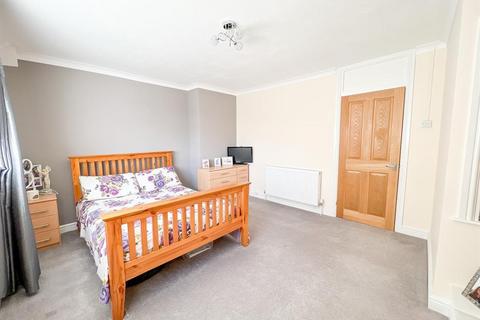 120 Glyn Vale, Bristol, BS3 5JF
