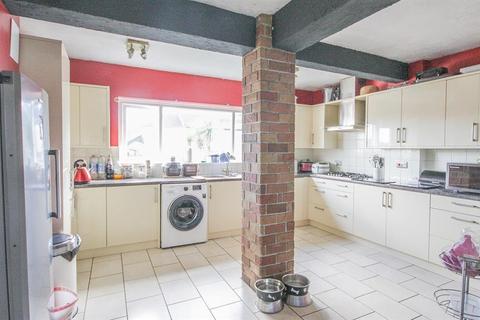 13 Aylesbury Crescent, Bristol, BS3 5NW