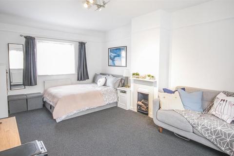51 Lynton Road, Bristol, BS3 5LY