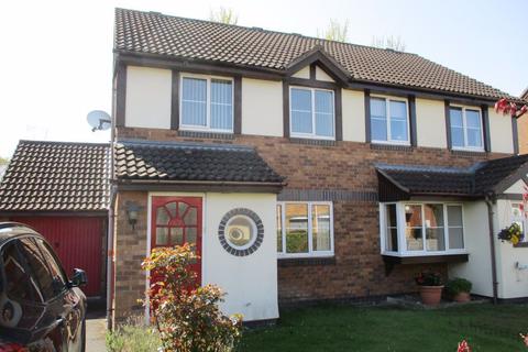 3 bedroom semi-detached house to rent - Chichester Close, Belmont