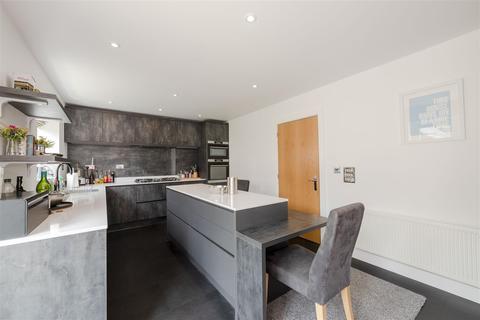 71 Lysander Way, Moreton-in-marsh, GL56 0GD