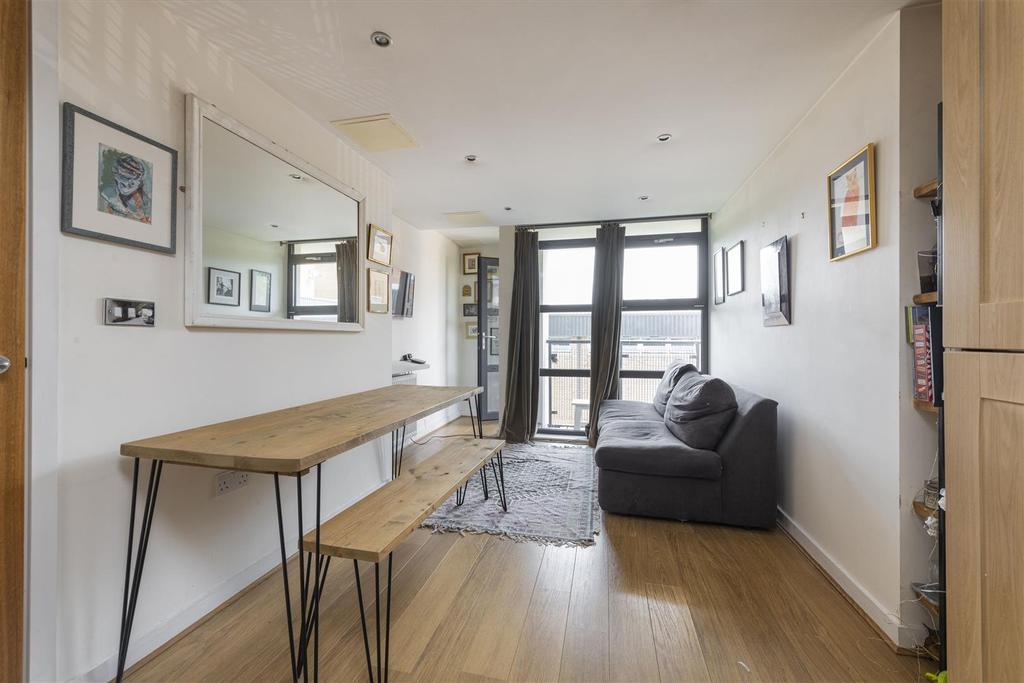 Knight House, 22 Scott Avenue, Putney 1 bed flat £1,600 pcm (£369 pw)