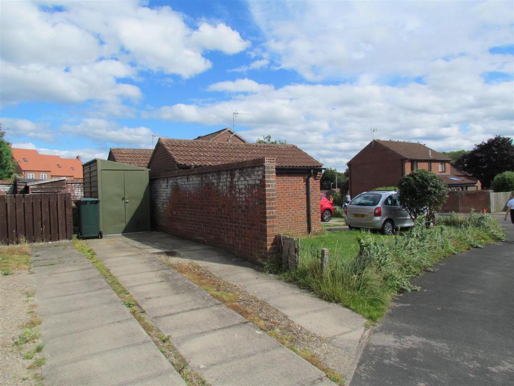 Feversham Drive, Kirkbymoorside, York 1 bed townhouse £129,950
