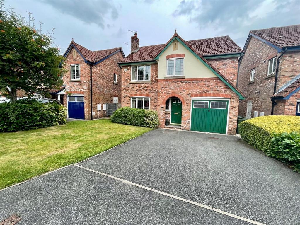 Hamble Way Macclesfield 4 bed detached house £400,000