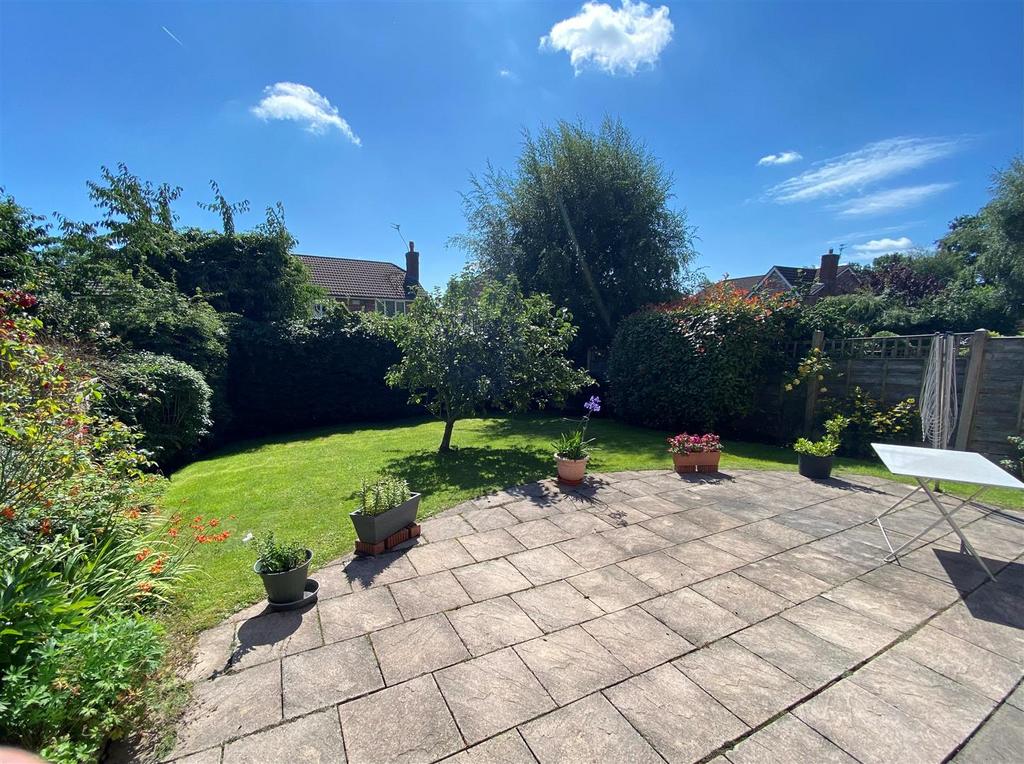 Hamble Way Macclesfield 4 bed detached house £400,000