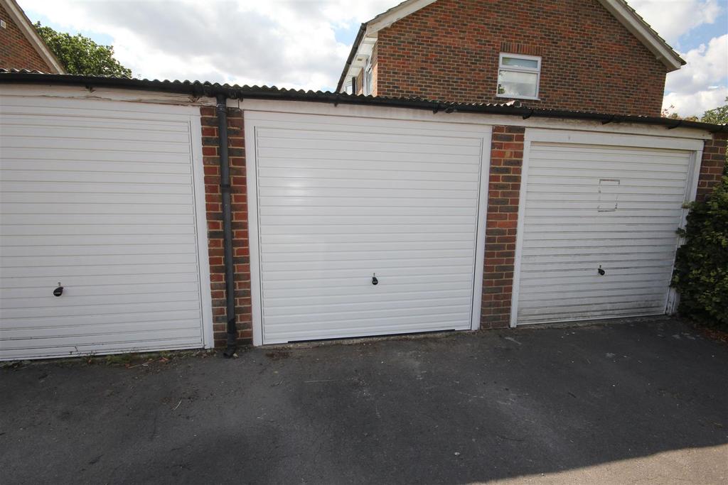 Garage, Fieldway, Lindfield Garage £95 pcm (£22 pw)