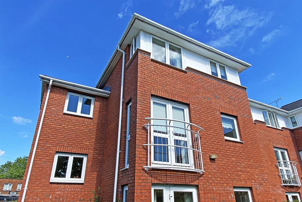 Bedford Drive, Timperley, Altrincham 1 bed retirement property £140,000