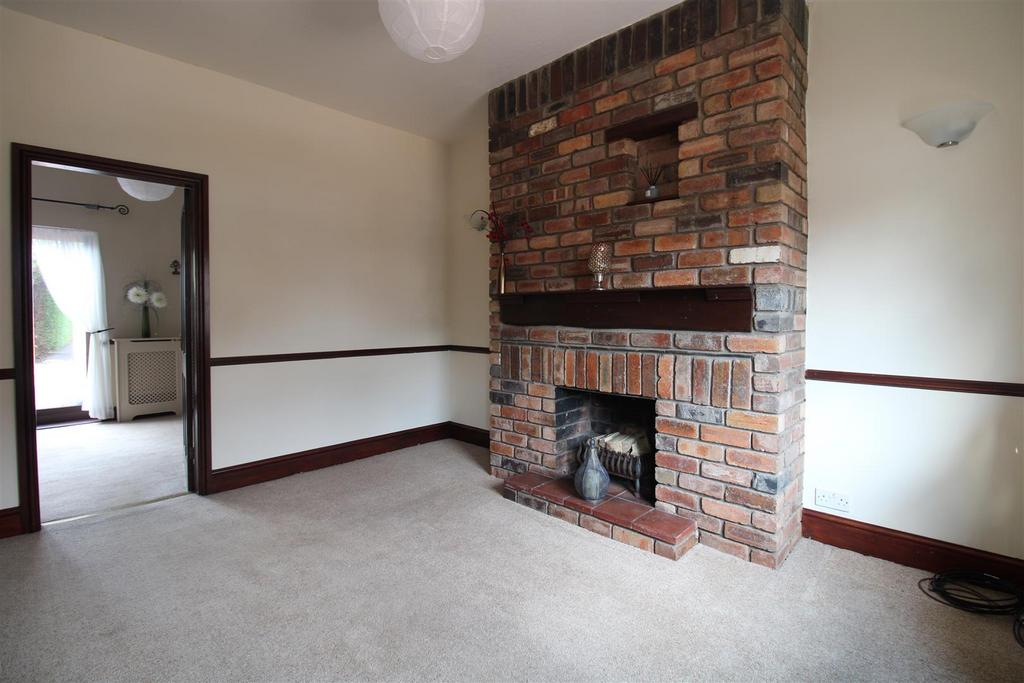 Bridle Road, Stourbridge 2 bed terraced house £270,000