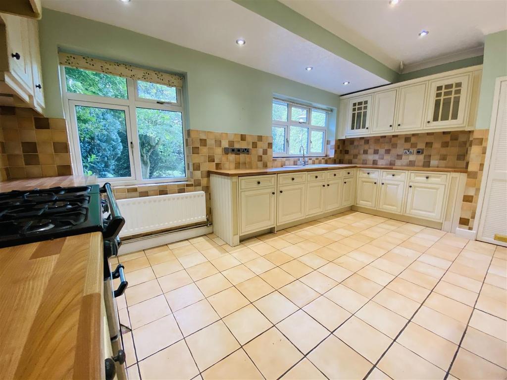 11 Brewood Road, Coven, Wolverhampton 3 bed detached house £1,350 pcm