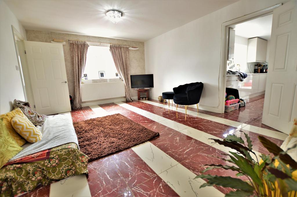 Salt Hill Way, Slough 3 bed semidetached house £400,000