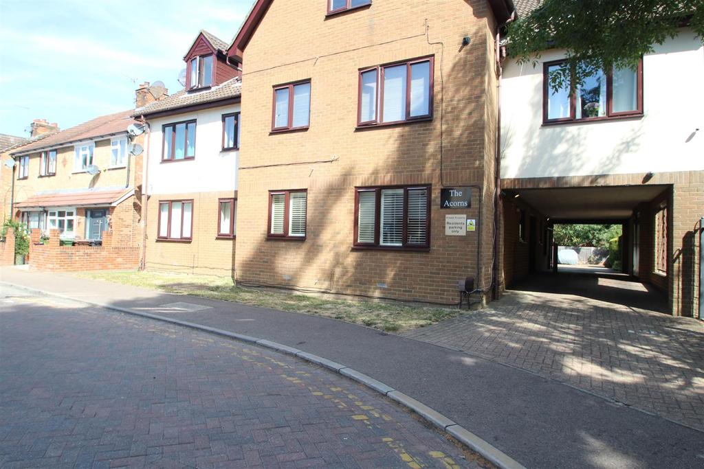 Wynchlands Crescent, St. Albans 1 bed flat £925 pcm (£213 pw)