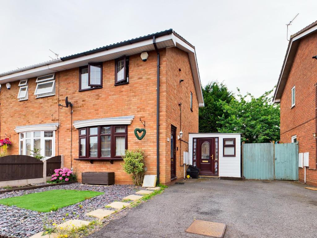 Croxley Gardens, Willenhall 2 bed semidetached house £195,000