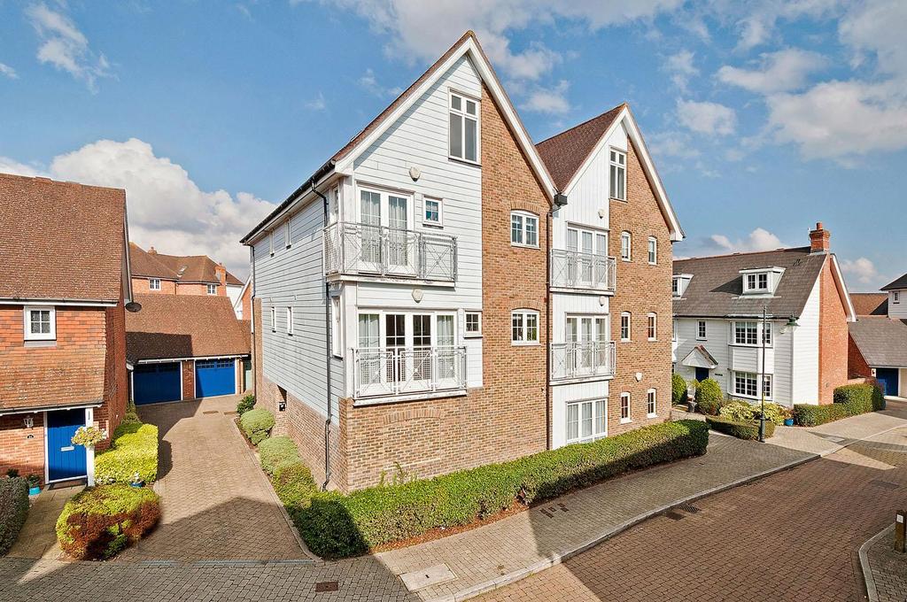 Milton Lane, Kings Hill 2 bed flat £315,000