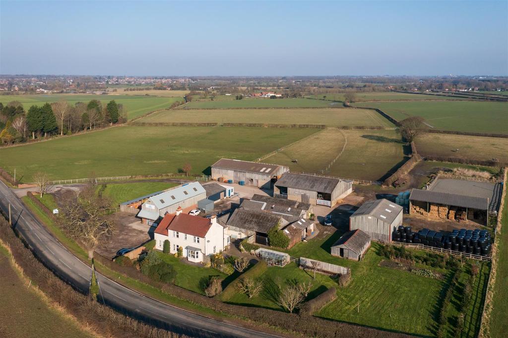 Copmanthorpe Lane, Acaster Malbis, York 4 bed property with land for