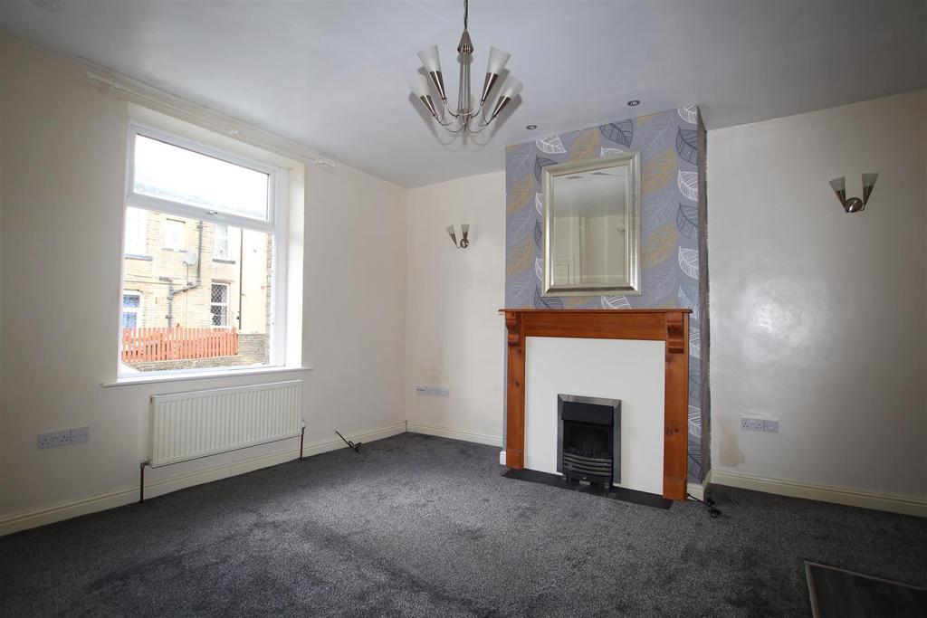 Alma Street, Queensbury, Bradford 1 bed terraced house £475 pcm (£110 pw)