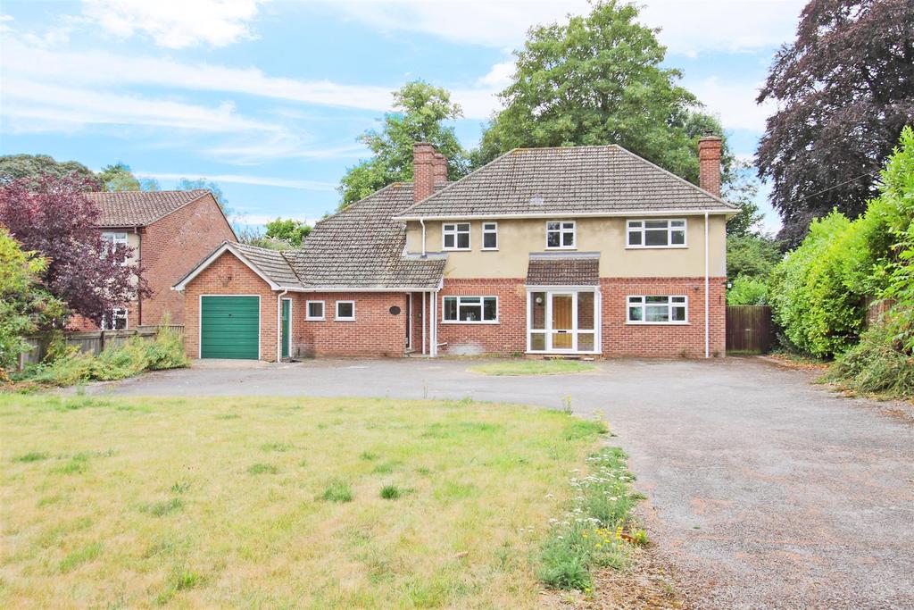 Rock Lane, Warminster 4 bed detached house £1,500 pcm (£346 pw)