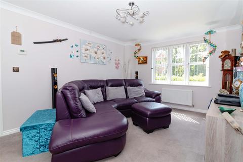4 bedroom detached house for sale - Gladiolus Grove, Worthing