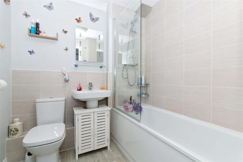 4 bedroom detached house for sale - Gladiolus Grove, Worthing