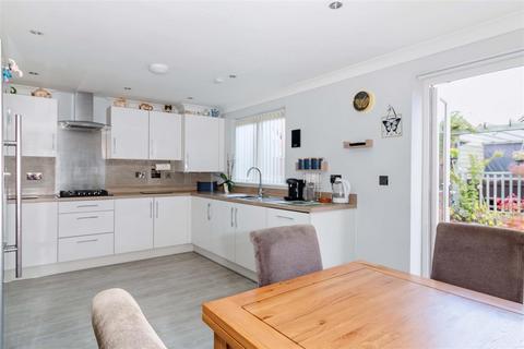 19 Gladiolus Grove, Worthing, BN13 3GU
