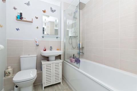 19 Gladiolus Grove, Worthing, BN13 3GU