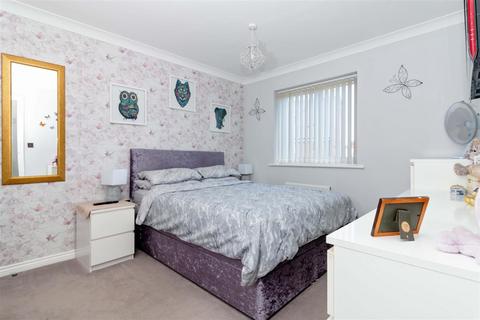 19 Gladiolus Grove, Worthing, BN13 3GU
