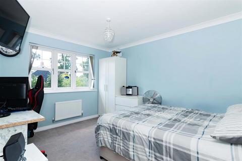 19 Gladiolus Grove, Worthing, BN13 3GU