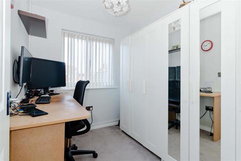 19 Gladiolus Grove, Worthing, BN13 3GU