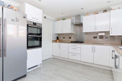 19 Gladiolus Grove, Worthing, BN13 3GU
