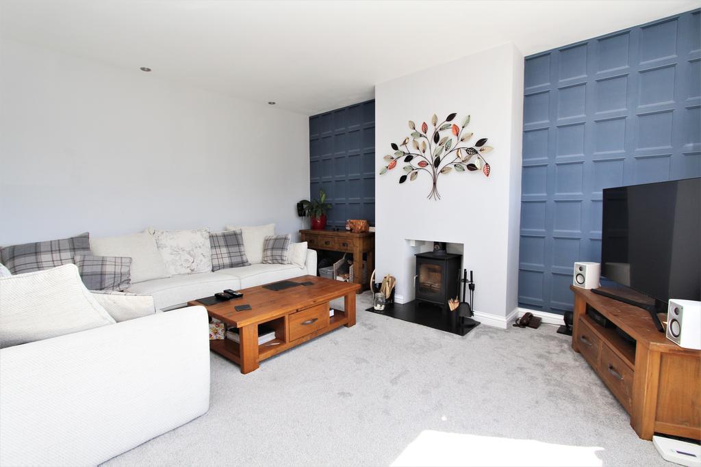 Lays Drive, Keynsham, Bristol, BS31 2LA 3 bed detached house £1,500 pcm (£346 pw)