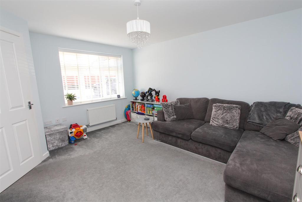 Augustus Avenue, Keynsham, Bristol 3 bed house for sale £365,000