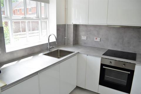 2 bedroom house to rent - Trader Road, London