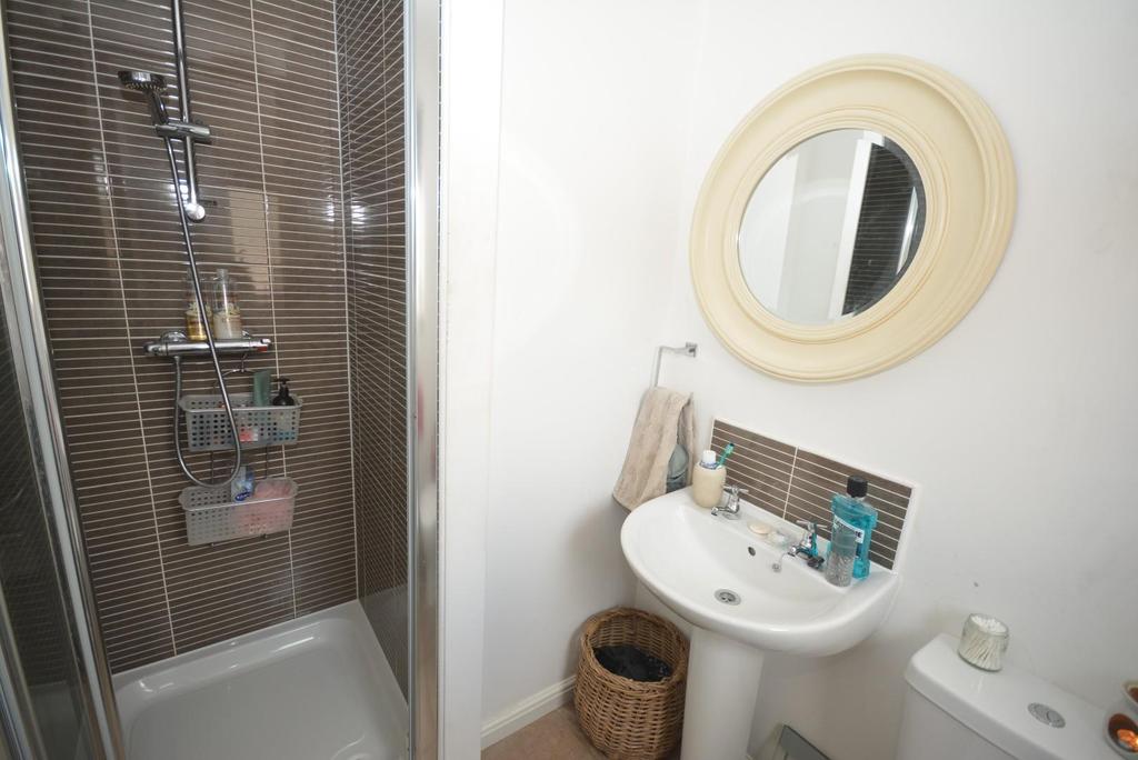 Bed 1 Ensuite.JPG