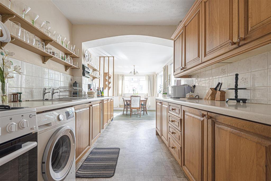 Northumberland Avenue, Reading 4 bed detached house for sale £625,000