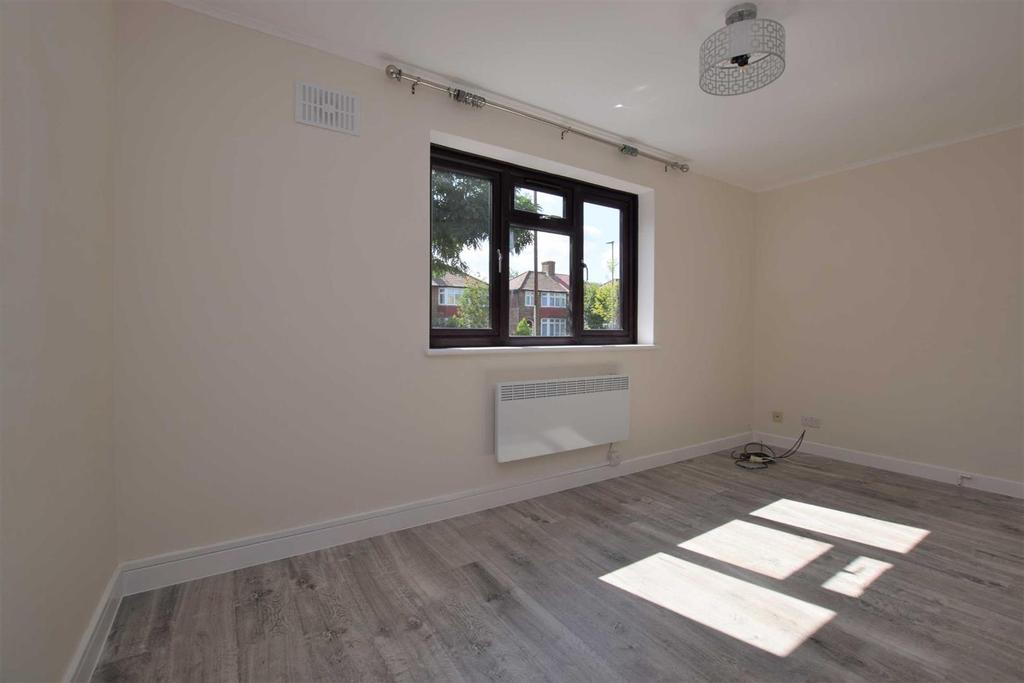 Booth Road, Colindale, London 1 bed £1,350 pcm (£312 pw)