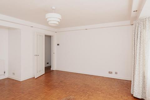 8, Spring Court Chessington Road, Epsom, KT17 1TQ