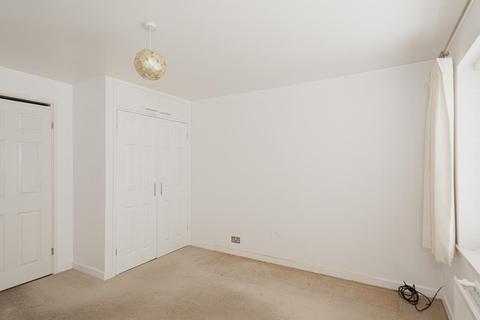 8, Spring Court Chessington Road, Epsom, KT17 1TQ