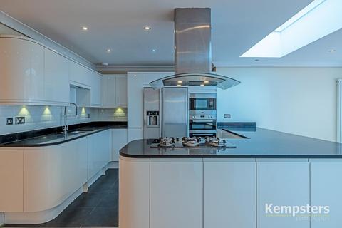 29 Fulbrook Lane, South Ockendon, RM15 5JZ