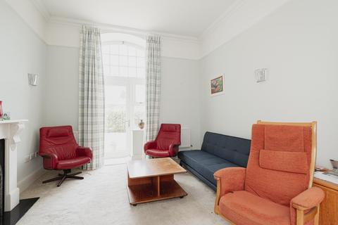 4, Balfour House Cavendish Walk, Epsom, KT19 8BP