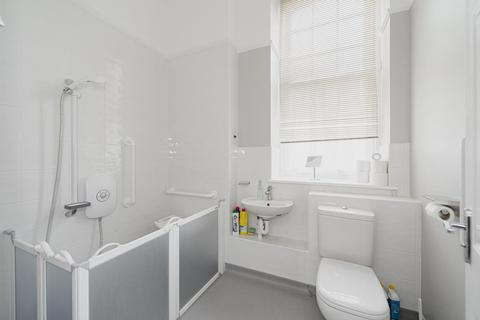 4, Balfour House Cavendish Walk, Epsom, KT19 8BP