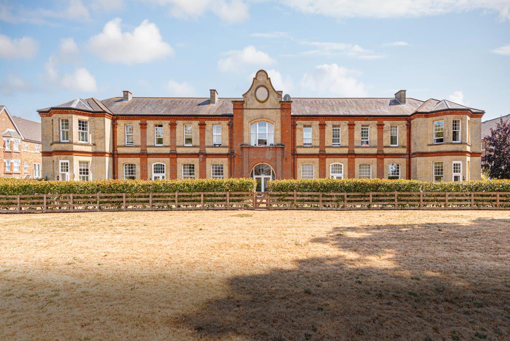 Cavendish Walk, Epsom 2 bed flat £375,000