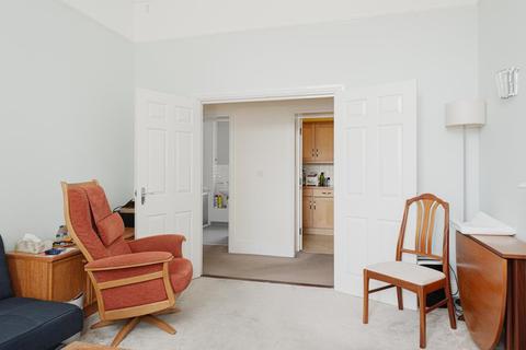 4, Balfour House Cavendish Walk, Epsom, KT19 8BP
