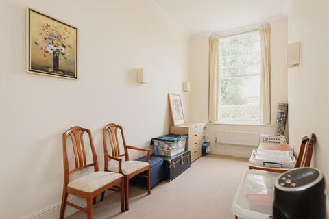 4, Balfour House Cavendish Walk, Epsom, KT19 8BP