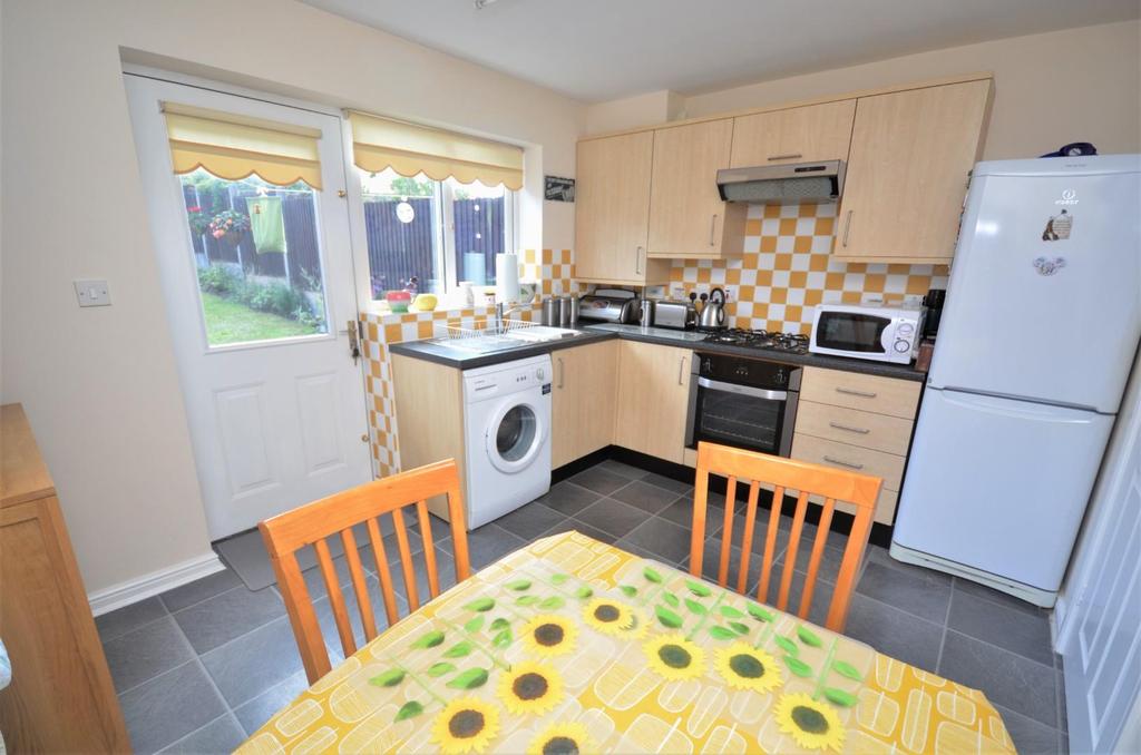 Ruiton Street, Gornal, West Midlands 2 bed terraced house for sale £