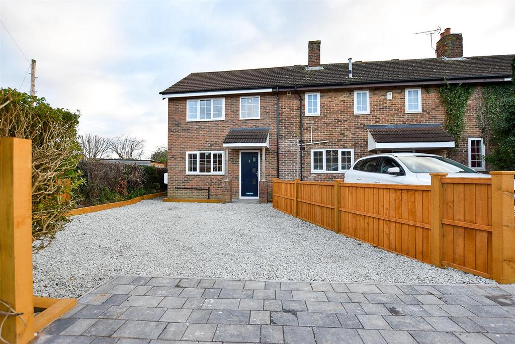 Mackenders Close, Eccles 3 bed end of terrace house £1,400 pcm (£323 pw)