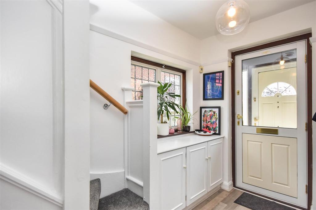 Chinnor Crescent, Greenford 3 bed semidetached house £600,000