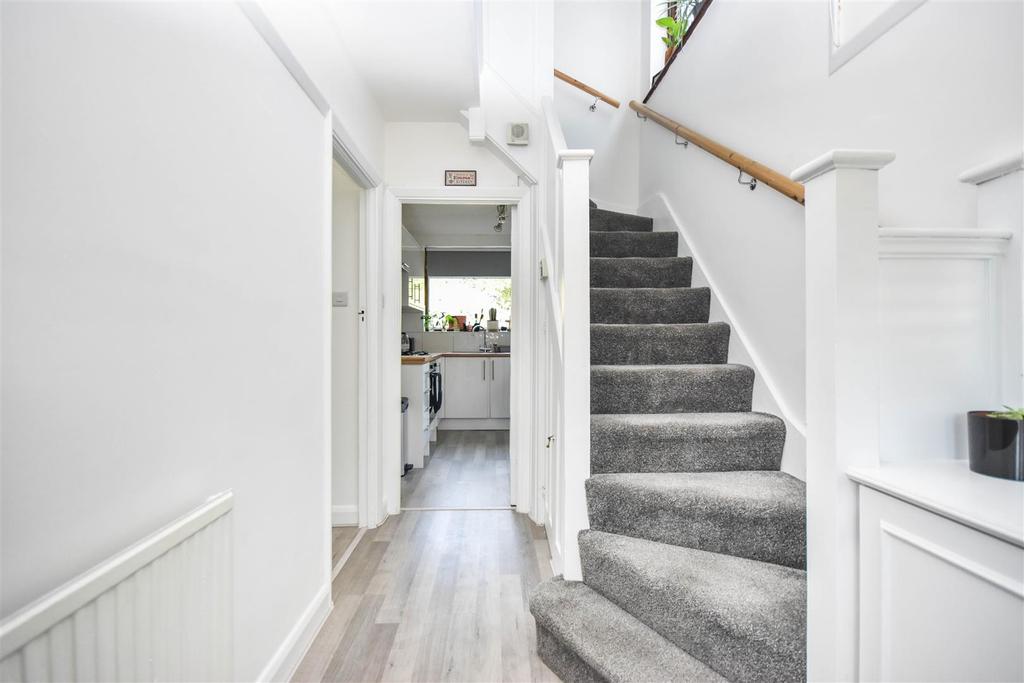 Chinnor Crescent, Greenford 3 bed semidetached house £600,000