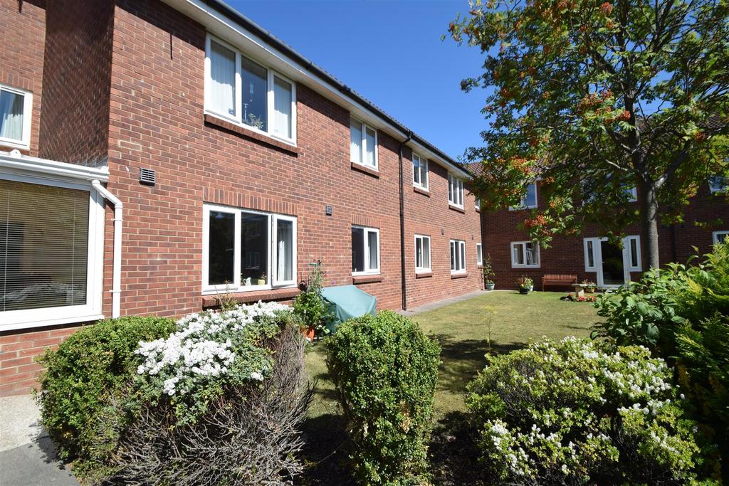 Thorntree Drive, Whitley Bay 1 bed apartment £60,000