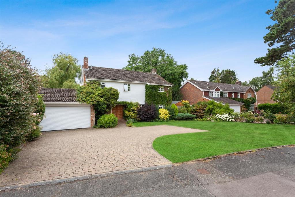 Oakwood, Berkhamsted 4 bed detached house £1,375,000