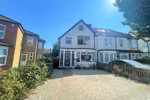 5 bedroom end of terrace house for sale - St. Lawrence Road, Upminster