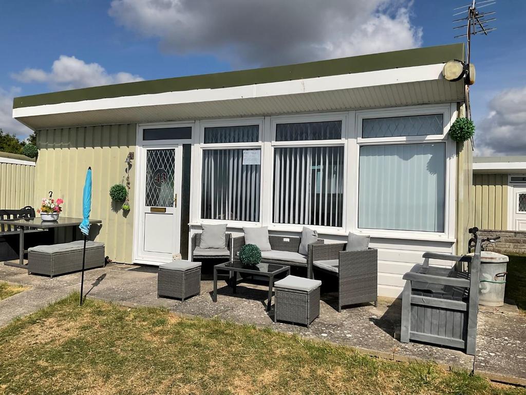 Fort Road, Lavernock, Penarth 2 bed park home for sale £77,000